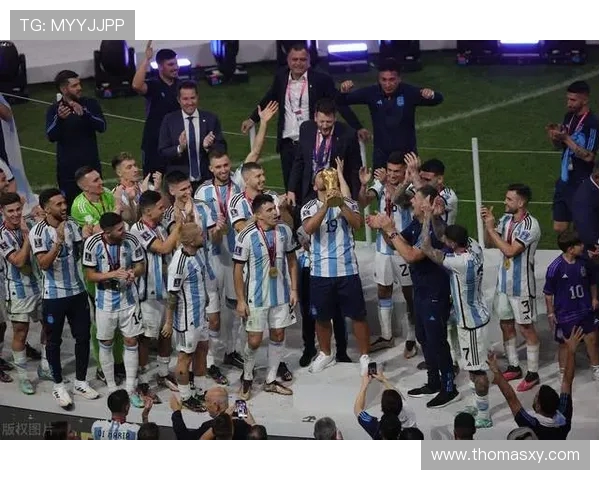 蓝白军团登顶世界之巅阿根廷再捧大力神杯书写足球历史